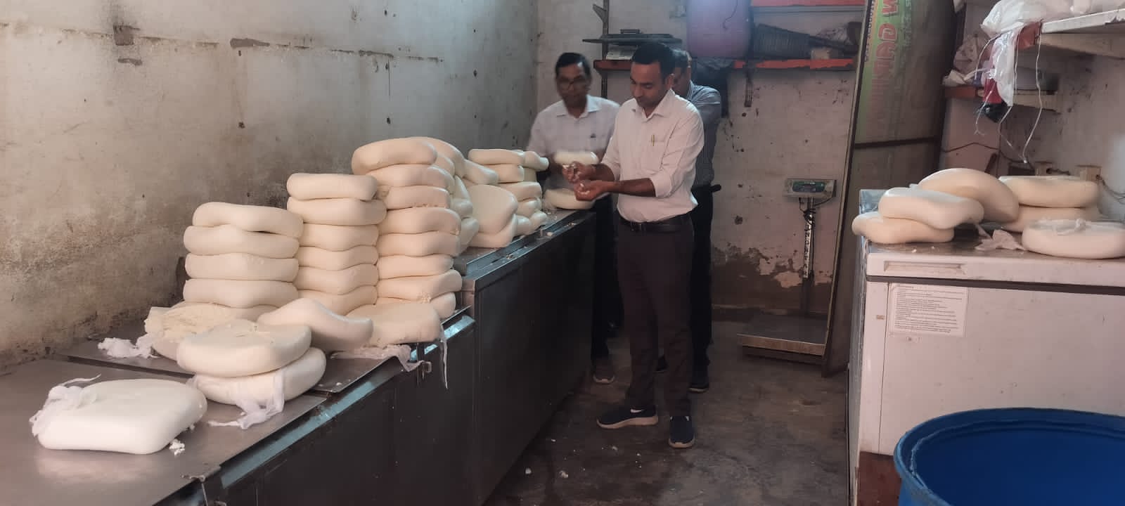 नोएडा में पकड़ा गया 550 किलो मिलावटी पनीर, दीपावली से पहले खाद्य विभाग का बड़ा एक्शन