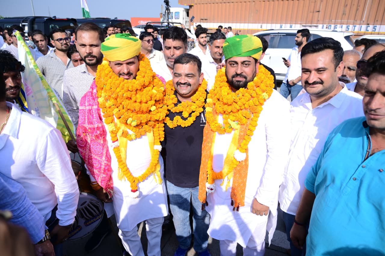 मेरठ के मनु चौधरी 'दाँतल' बने अंतर्राष्ट्रीय जाट संसद के राष्ट्रीय अध्यक्ष, काशी टोल पर हुआ ऐतिहासिक स्वागत