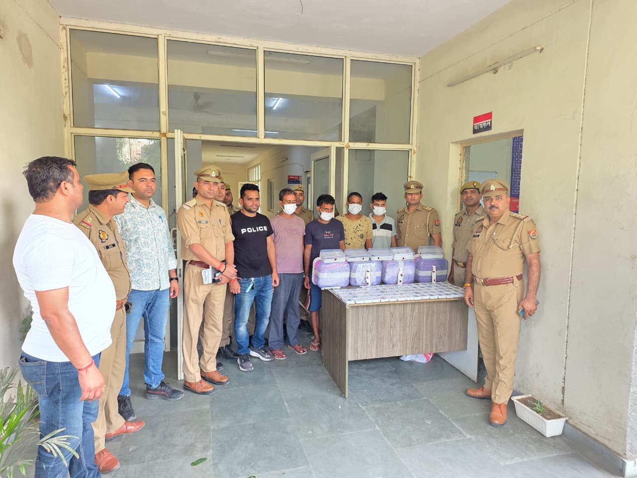 नोएडा पुलिस ने एटीएम कार्ड बदलकर ठगी करने वाले गैंग का किया भंडाफोड़, चार आरोपी गिरफ्तार