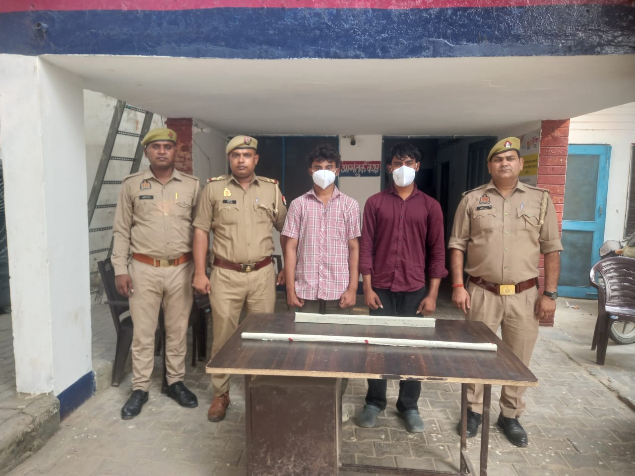 नोएडा पुलिस की कार्रवाई: गांजा तस्कर, तमंचा धारक और मारपीट के दो आरोपी गिरफ्तार