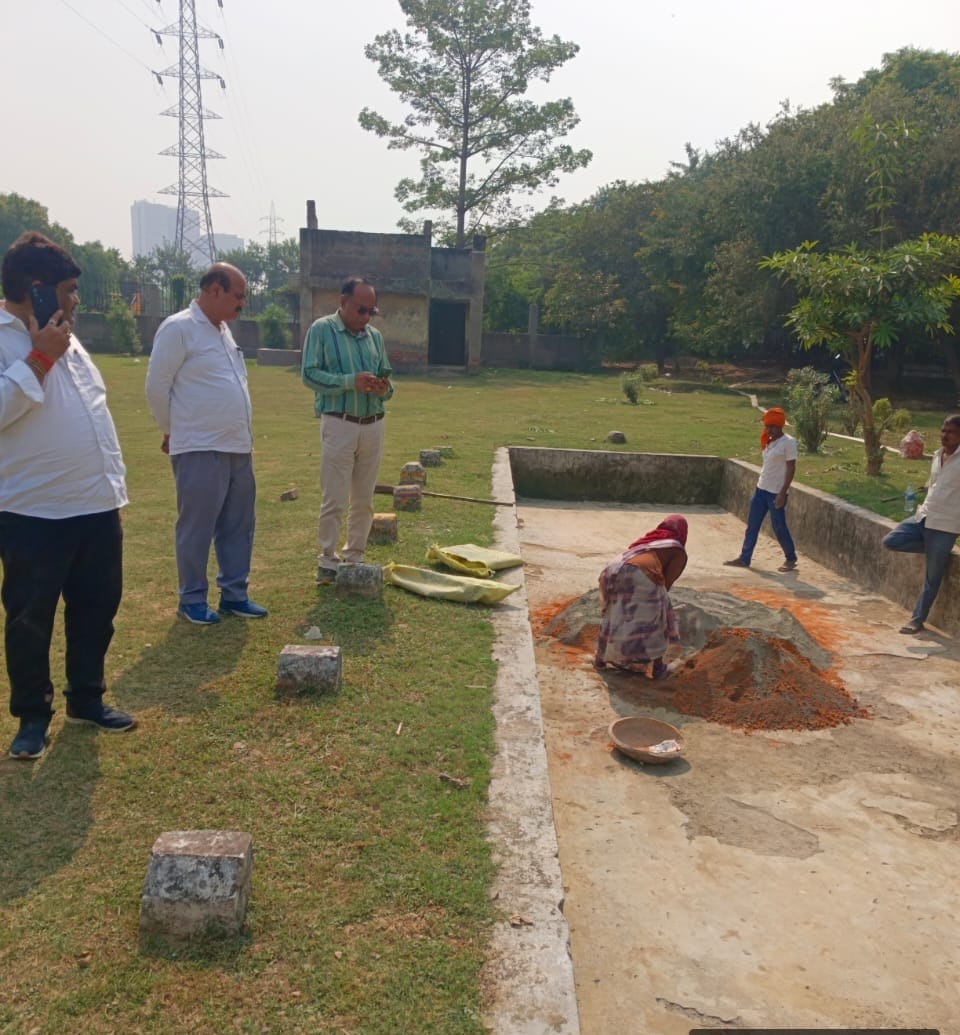 ग्रेटर नोएडा में छठ महापर्व के लिए कृत्रिम तालाबों की मरम्मत, व्रतियों के लिए अर्घ्य व्यवस्था दुरुस्त