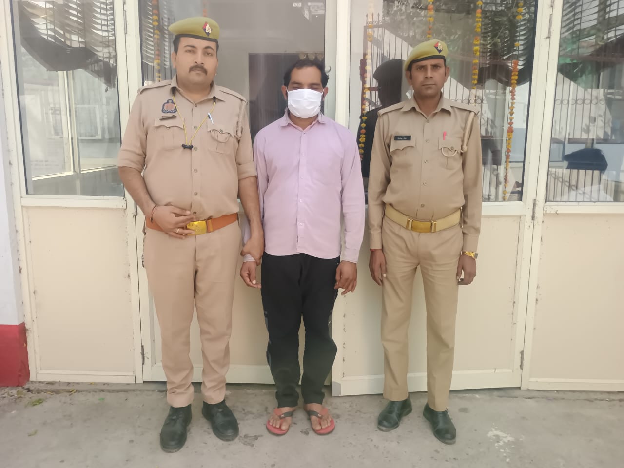 नोएडा: पटाखा विवाद में पूर्व फौजी की हत्या, पुलिस ने भतीजों को किया गिरफ्तार