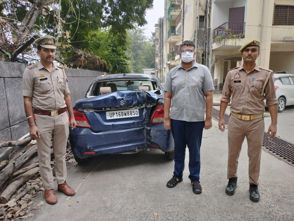 नोएडा में कार बैक करने की दो अलग-अलग घटनाएं: 4 वर्षीय बच्चे की मौत, महिला की टांग टूटी; दो चालक गिरफ्तार