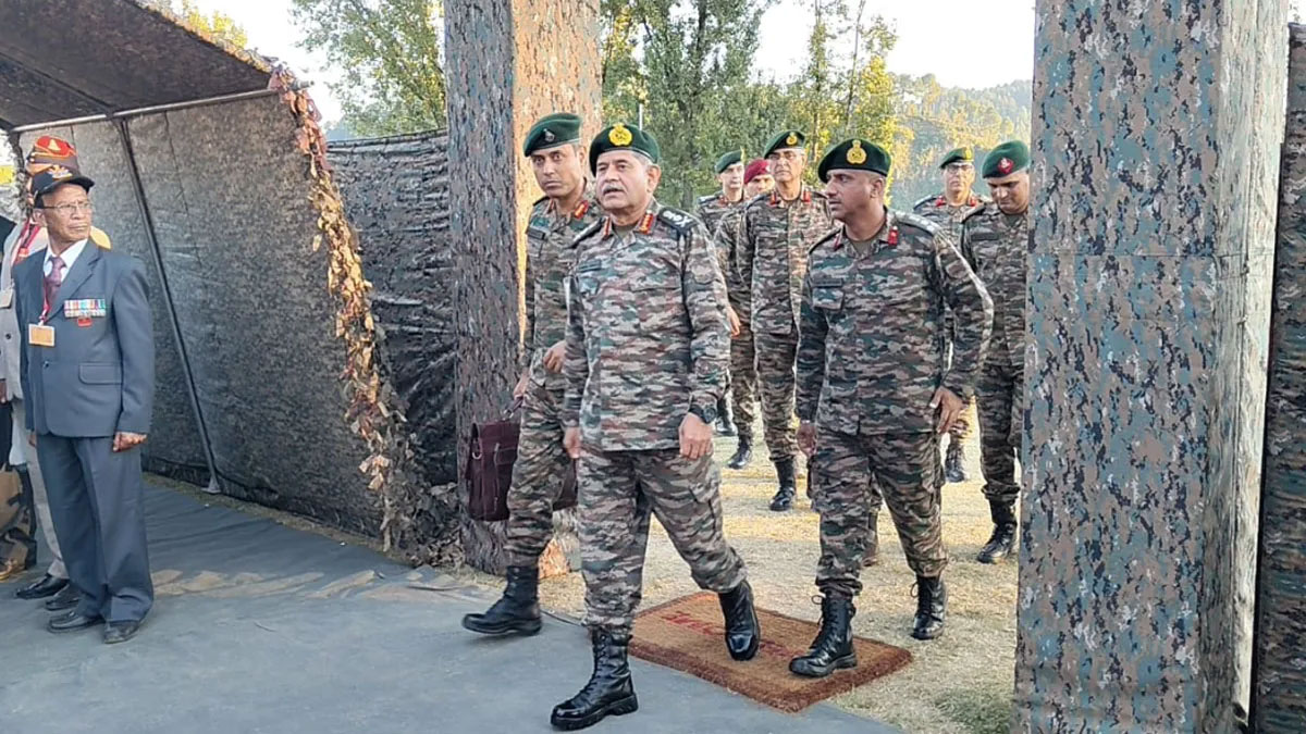 चीन सीमा से गरजा थल सेनाध्यक्ष द्विवेदी: ‘ऑपरेशन सिंदूर’ जारी, तकनीकी युद्ध की तैयारी तेज़