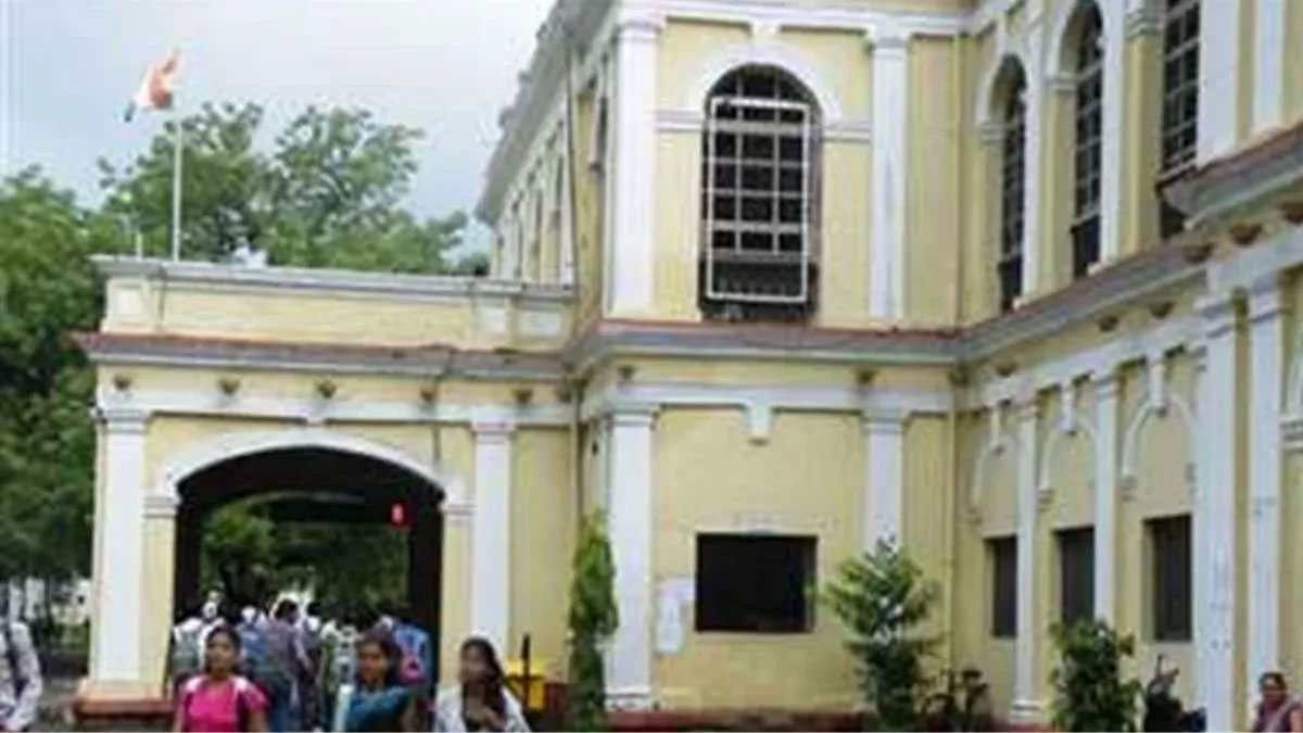 इंदौर में फेक 'प्रिंसिपल की मौत' लेटर कांड! परीक्षा रद्द कराने की साजिश में दो छात्र गिरफ्तार, कॉलेज प्रशासन सख्त
