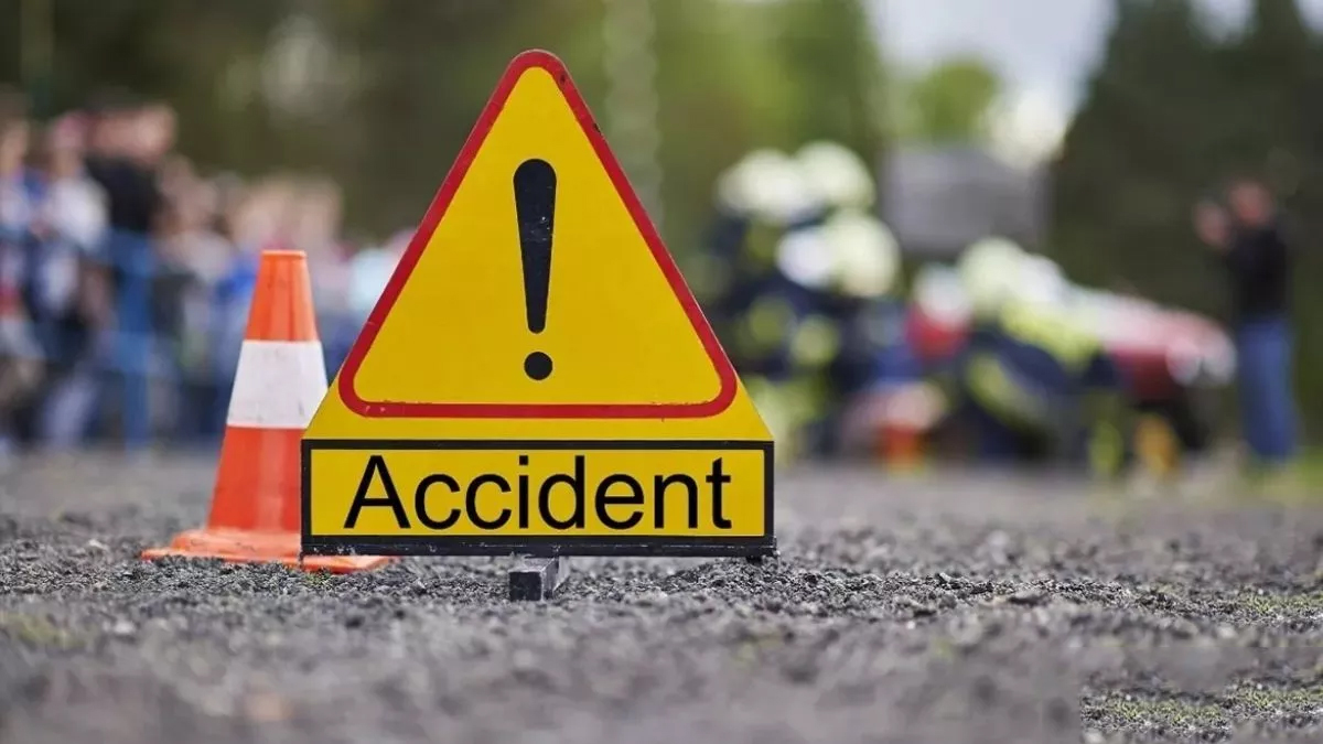 खंडवा में राखड़ से भरे ट्रक ने ई-बाइक को मारी टक्कर, आग लगने से जिंदा जले दो लोग; हाईवे पर मचा हाहाकार