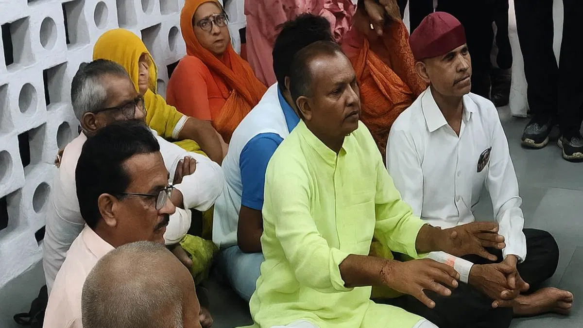 जब खुद भगवान पहुंचे जनसुनवाई में — ‘सिंहासन’ पर विराजे सियाराम, कलेक्टर भी रह गए अचंभित