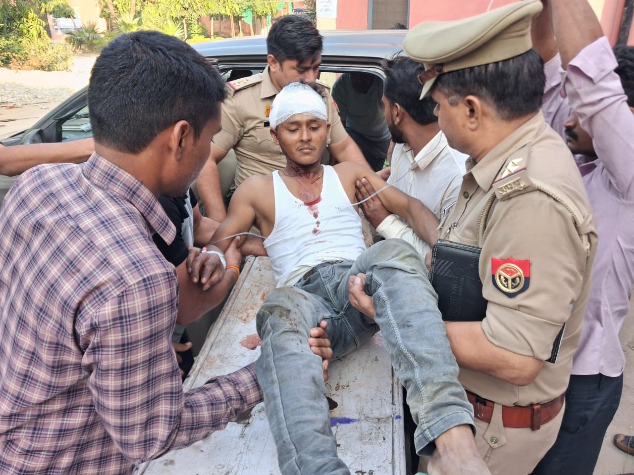 मुजफ्फरनगर में युवक को मारी गोली, मेरठ रेफर, परिजनों ने दो युवकों पर लगाया हत्या के प्रयास का आरोप