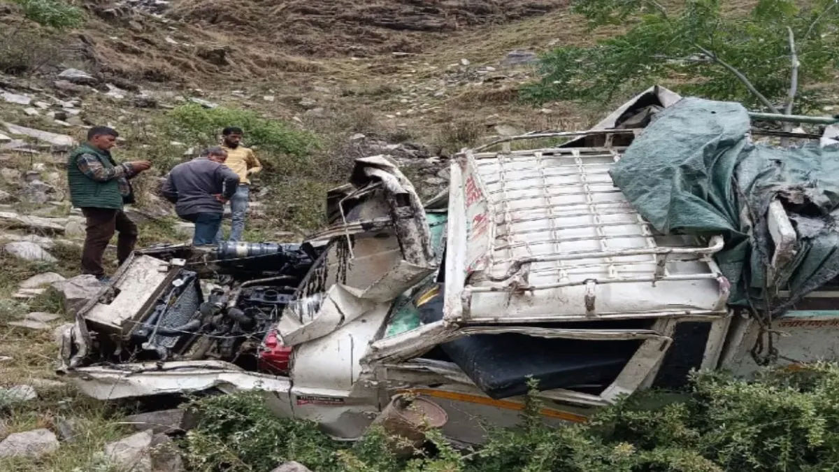 महाराष्ट्र का दर्दनाक हादसा - घाट मोड़ पर बेकाबू पिकअप ने छीनी आठ जिंदगियाँ, बचाव कार्य जारी