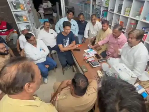 भाजपा मंडल अध्यक्ष के घर अवैध पटाखों की सूचना पर पुलिस का छापा, 15 मिनट घर खंगाला, भाजपाईयो ने मचाया हंगामा