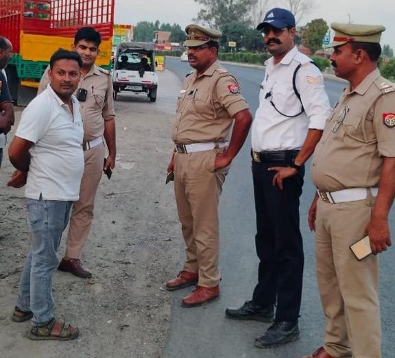 मुजफ्फरनगर में सड़क किनारे खड़े करोगे वाहन, तो हो जायेगा चालान, 51 वाहनों पर लगा 10.20 लाख जुर्माना