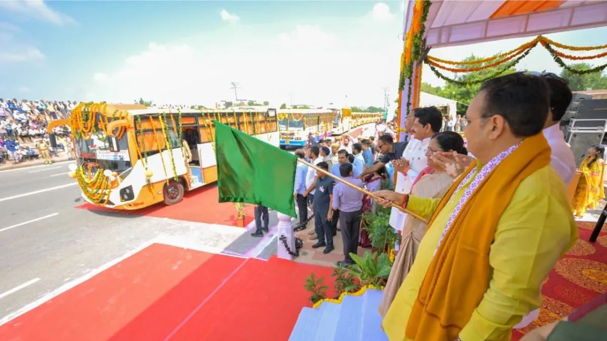 राजस्थान में परिवहन व्यवस्था को मिला बूस्टर: CM भजनलाल शर्मा ने 128 नई रोडवेज बसों को हरी झंडी दिखाकर किया रवाना