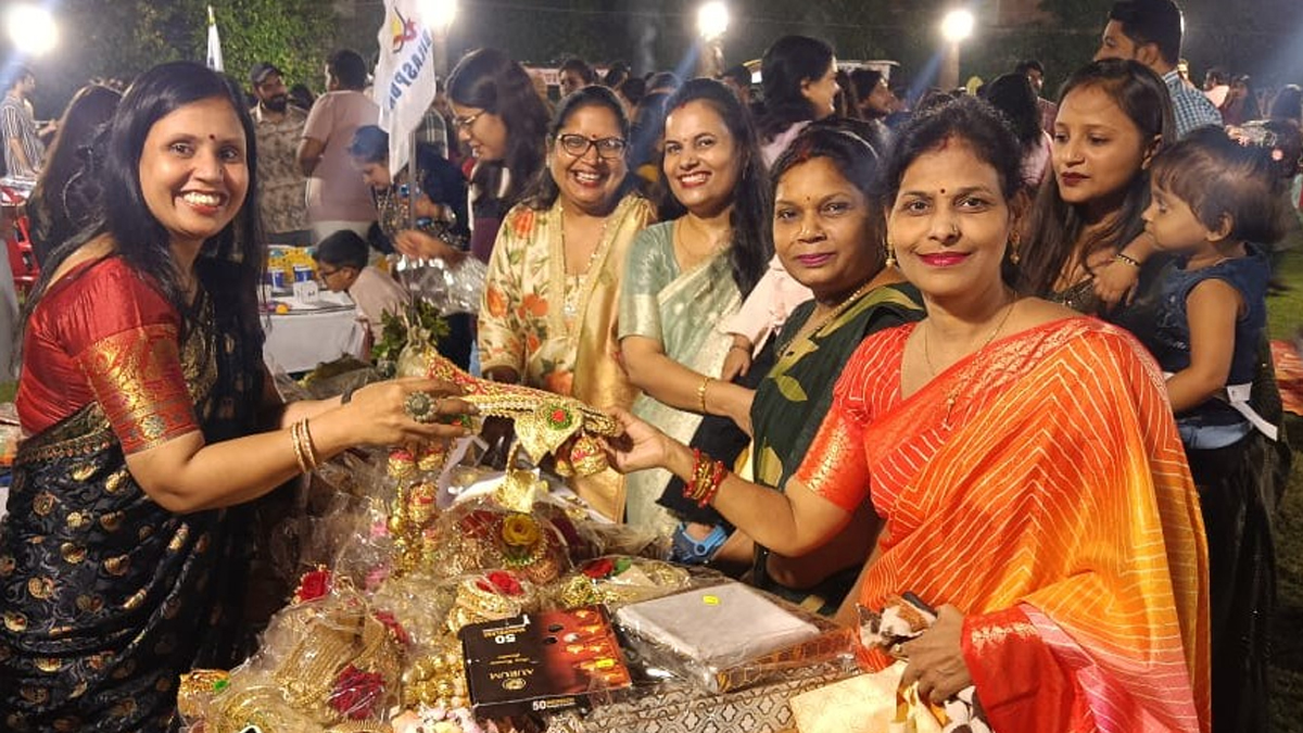सांस्कृतिक मंच से लेकर स्टॉल तक लुटाया आकर्षण: महिला कल्याण समिति के दीपावली मेले ने दर्शकों को किया मंत्रमुग्ध