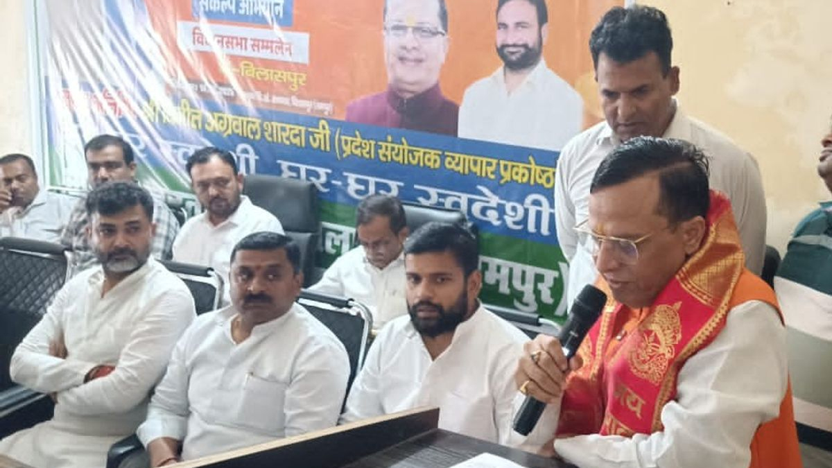 घटी जीएसटी मिला उपहार: रामपुर में बैठक के दौरान बीजेपी नेता और व्यापारी के बीच तीखी नोकझोंक, फिर हुआ समाधान