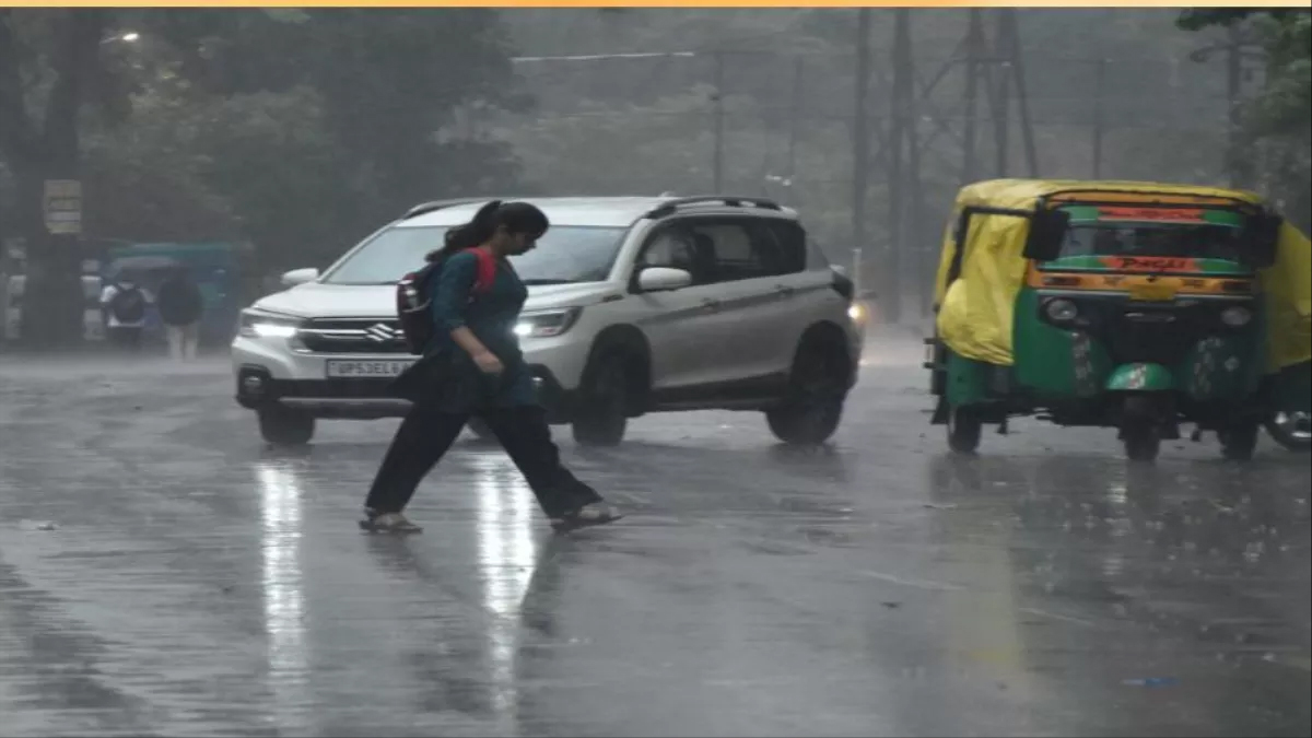 रामपुर में बारिश का कहर: धान की फसल कटाई से पहले किसानों की चिंता बढ़ी, बूंदाबांदी ने मौसम को बनाया सुहावना 