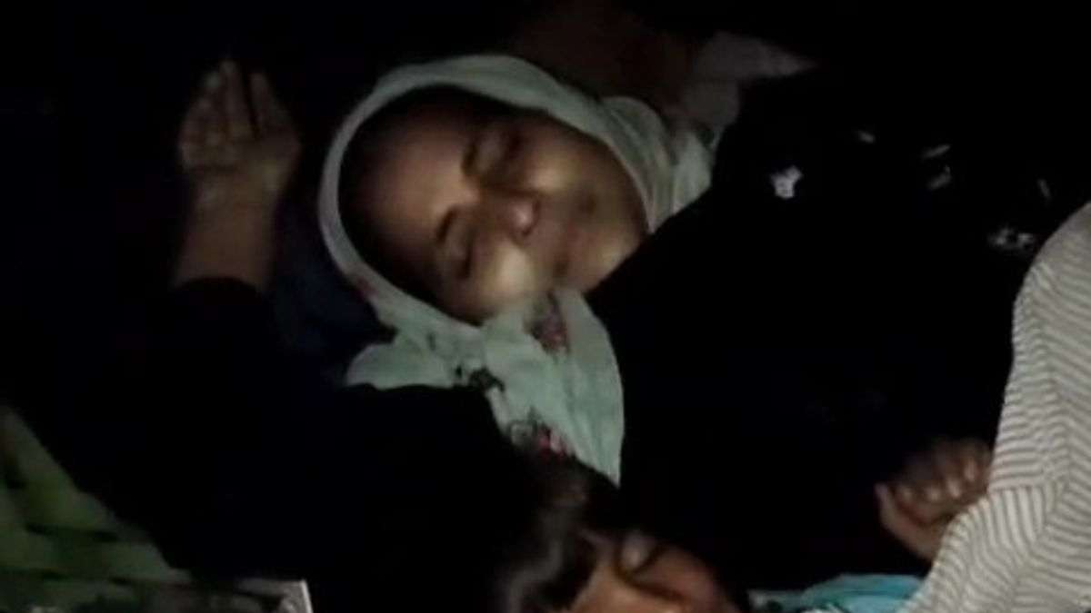 रामपुर की पीड़िता ने लगाई फरियाद, पर पुलिस ने नहीं सुनी पुकार, बेटे संग रातें गुजार रही फुटपाथ पर