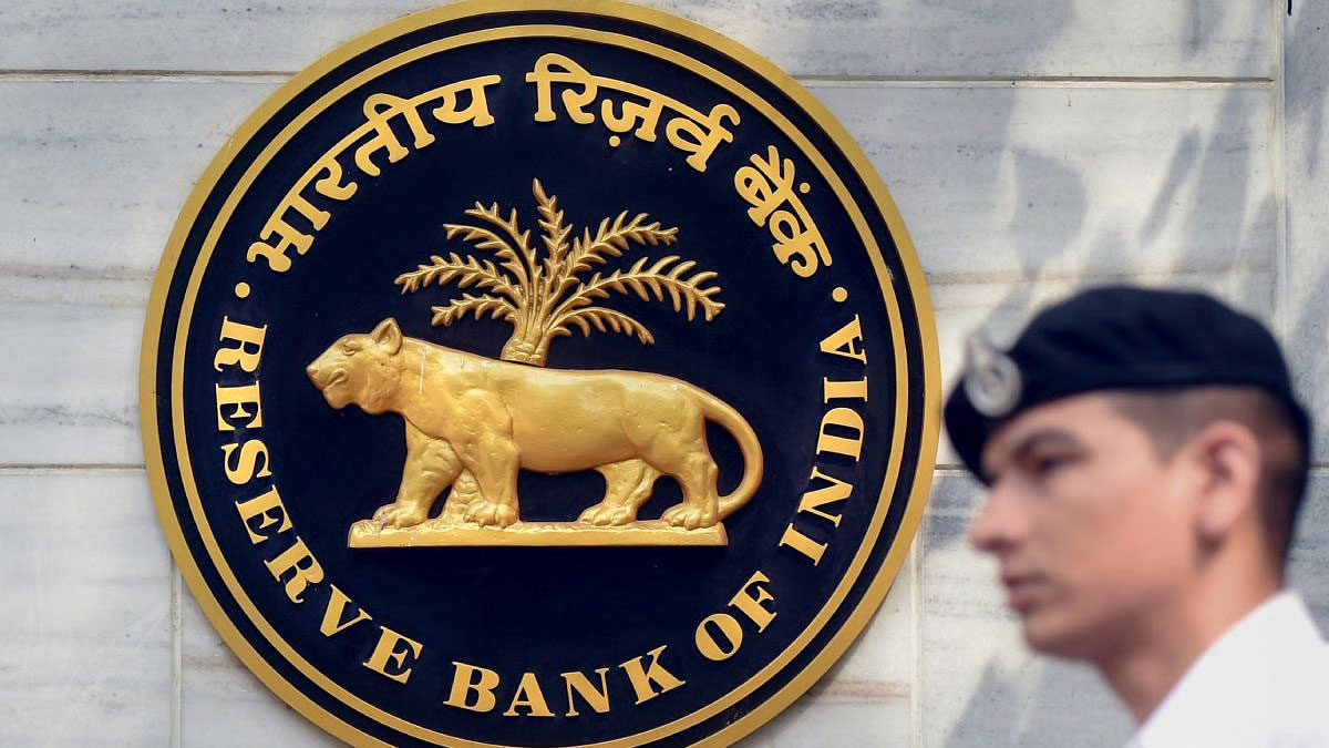 आरबीआई बनाम एसबीआई: देश के दो आर्थिक दिग्गजों की अभूतपूर्व भिड़ंत, रिसर्च रिपोर्ट में नकल का गंभीर आरोप