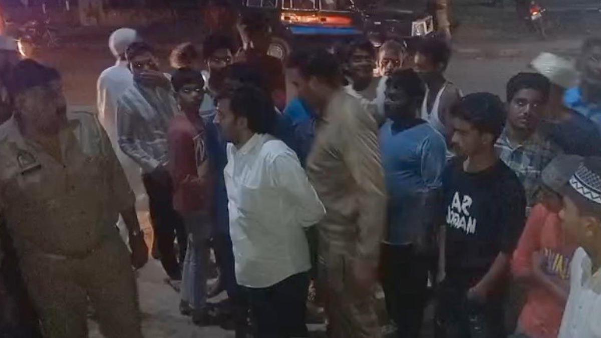संभल में रुई गोदाम में लगी भीषण आग, लाखों का हुआ नुकसान, एक छात्र झुलसा; पुलिस ने शुरू की जांच