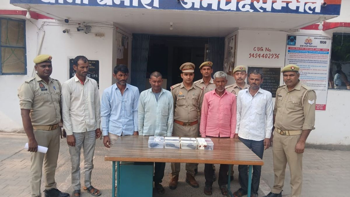 खूनी रंजिश में फायरिंग, दहशत फैलाने वाले 5 आरोपी गिरफ्तार; पुलिस ने 4 अवैध तमंचे और कारतूस किए बरामद