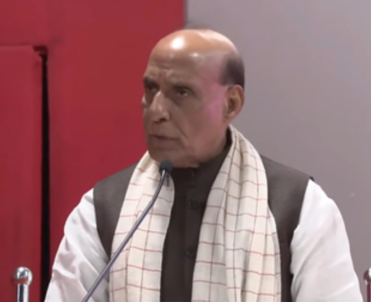 रक्षा मंत्री की पाकिस्तान को कड़ी चेतावनी, 'सर क्रीक में हिमाकत की तो इतिहास और भूगोल बदल जाएंगे'