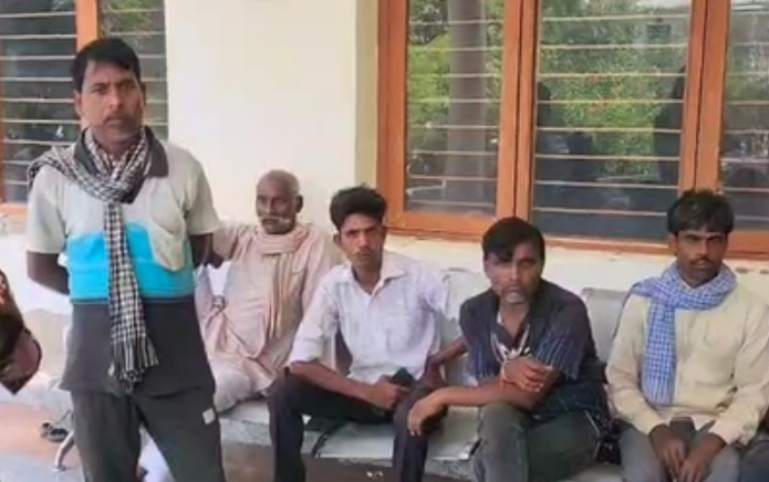 बांदा में दशहरा पर दर्दनाक हादसा: पटाखे की चपेट में आकर मासूम की मौत, भाई गंभीर घायल