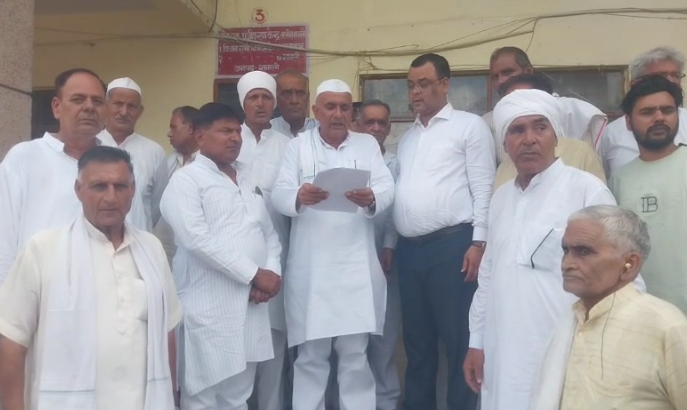 शामली में शुगर मिलों से गन्ना बकाया भुगतान और गन्ना मूल्य 500 रुपए प्रति क्विंटल करने की मांग, किसानों ने सीएम के नाम एडीएम को सौंपा ज्ञापन