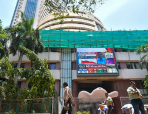 RBI के विकास अनुमान से बढ़ा निवेशकों का भरोसा, शेयर बाजार सप्ताहांत पर तेजी के साथ बंद