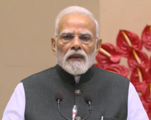 पीएम मोदी का विपक्ष पर निशाना: कहा, 'आजकल लोग जननायक की चोरी में लगे हैं'