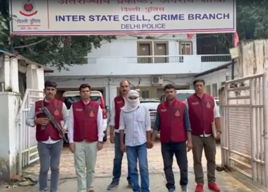 पैरोल से फरार हत्यारोपी दीपक दिल्ली में आनंद विहार से गिरफ्तार, पिस्तौल व कारतूस बरामद