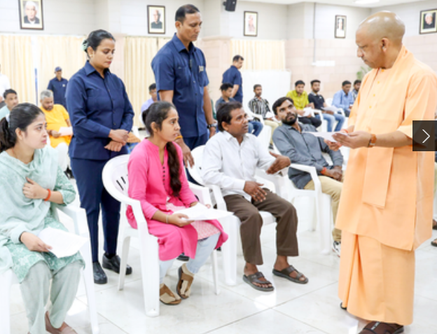 हर चेहरे पर खुशी लाना सरकार की प्राथमिकता - सीएम योगी आदित्यनाथ