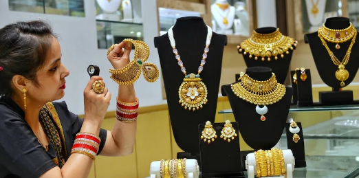 सोने-चांदी के दाम में ऐतिहासिक उछाल, 24 कैरेट सोना ₹1.22 लाख प्रति 10 ग्राम के पार