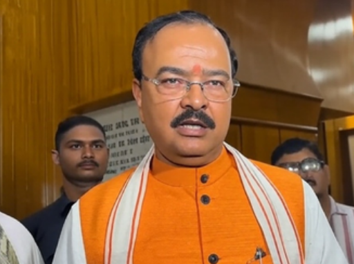 'नौकरी के बदले जमीन' पर सियासी घमासान: केशव मौर्य ने लालू यादव पर बोला हमला