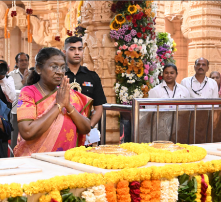 राष्ट्रपति द्रौपदी मुर्मू ने सोमनाथ मंदिर में की पूजा, देश की समृद्धि के लिए मांगी दुआ