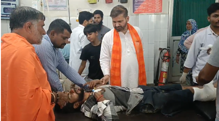 मुज़फ्फरनगर में दो पक्षों में मारपीट, वीडियो वायरल, पुलिस ने एक आरोपी को दबोचा,यशवीर महाराज ने की सख्त कार्रवाई की मांग