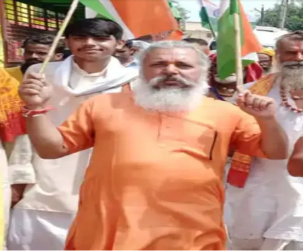 अयोध्या में रावत मंदिर के महंत राम मिलन दास का रहस्यमय निधन, 8 करोड़ की जमीन बिक्री के बाद मौत,सेविका हिरासत में