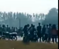 हापुड़ में गंगा एक्सप्रेसवे पर युवाओं का खतरनाक स्टंट, सड़क सुरक्षा को दरकिनार कर उड़ा रहे नियमों की धज्जियां