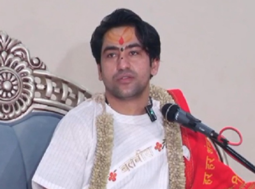 प्रेमानंद महाराज से मिलने वृंदावन पहुंचे धीरेंद्र शास्त्री, तबीयत के बारे में ली जानकारी