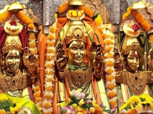 मुंबई का महालक्ष्मी मंदिर: दीपावली पर एक साथ दर्शन देती हैं मां लक्ष्मी, काली और सरस्वती