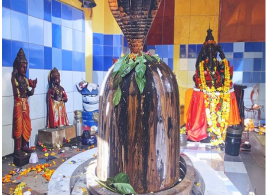 इस मंदिर में शिव परिवार के साथ विराजते हैं भगवान कुबेर, आर्थिक संकट से देते हैं मुक्ति