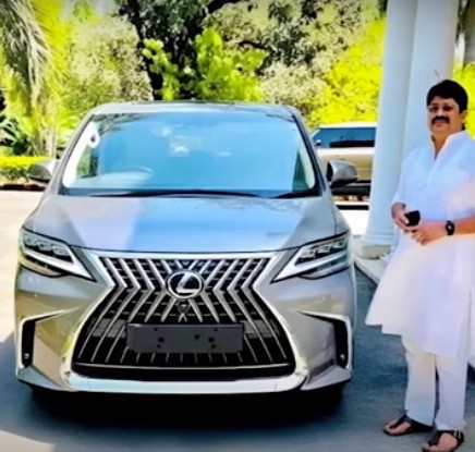राजा भैया ने खरीदी 2.69 करोड़ की 4-सीटर लेक्सस LM350h अल्ट्रा लग्जरी कार, काफिले में यूपी की पहली रेंज रोवर डिफेंडर भी शामिल
