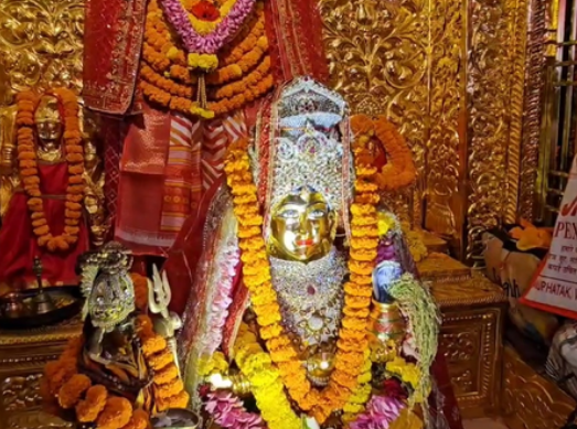 धनतेरस पर मां अन्नपूर्णा मंदिर में उमड़ी भक्तों की भीड़, लिया आशीर्वाद