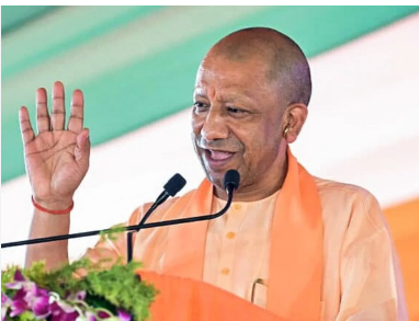 सीएम योगी पहुंचे अयोध्या, राम कथा पार्क हेलीपैड पर उतरा हेलीकॉप्टर