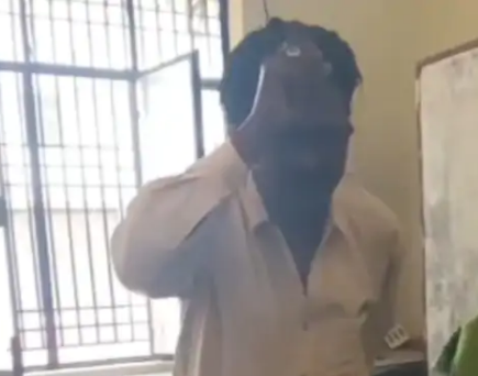 मिर्जापुर PHC में वार्ड ब्वॉय का 'नागिन डांस' वीडियो वायरल, ओपीडी कक्ष में अनुशासनहीनता पर उठे सवाल