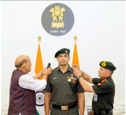 नीरज चोपड़ा बने मानद लेफ्टिनेंट कर्नल, रक्षा मंत्री राजनाथ सिंह ने किया सम्मानित