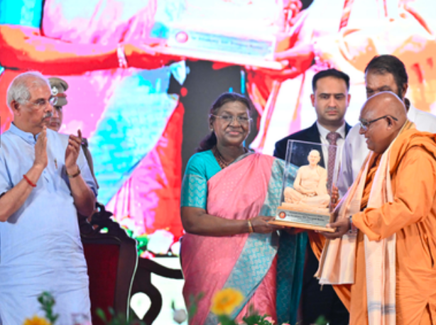 राष्ट्रपति द्रौपदी मुर्मू ने वर्कला के शिवगिरी मठ में श्री नारायण गुरु की ‘महासमाधि शताब्दी’ समारोह का उद्घाटन किया