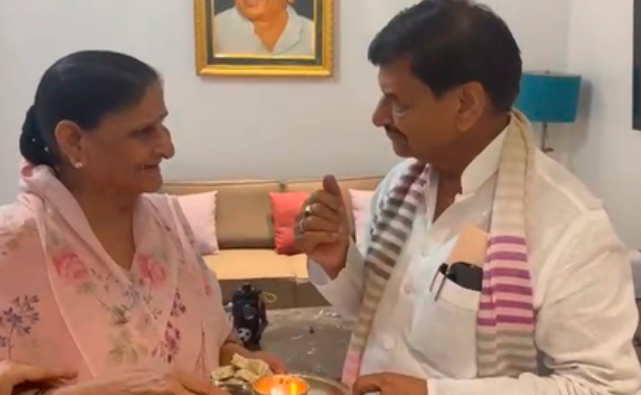 शिवपाल सिंह यादव ने इटावा में बहन कमला देवी के साथ भाई दूज का सादगी से मनाया पर्व
