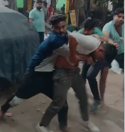 गाजियाबाद में सम्राट चौक पर दो पक्षों में मारपीट, वीडियो वायरल