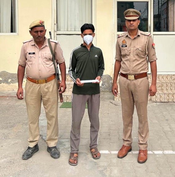 गौतमबुद्ध नगर में प्रेमिका से संबंध का शक, युवक ने दो किशोरों पर किया चाकू से हमला, आरोपी गिरफ्तार