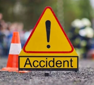 प्रयागराज में बेकाबू कार ने मारी टक्कर, एक की मौत, पांच घायल