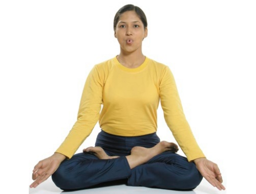 मुंह के छालों से राहत और तनाव कम करने के लिए करें ये योग और प्राणायाम